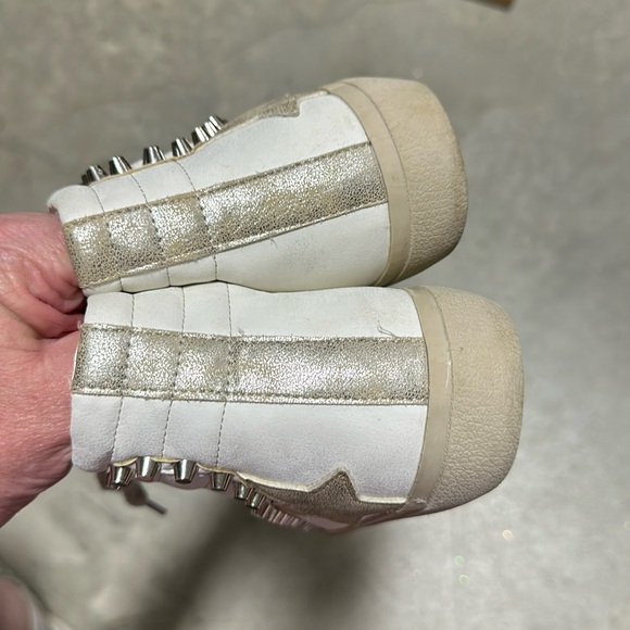 Riri Sneaker shu shop - Silver Distressed zips on side of shoe /Size 9 /Box 4-21 - Picture 3 of 9